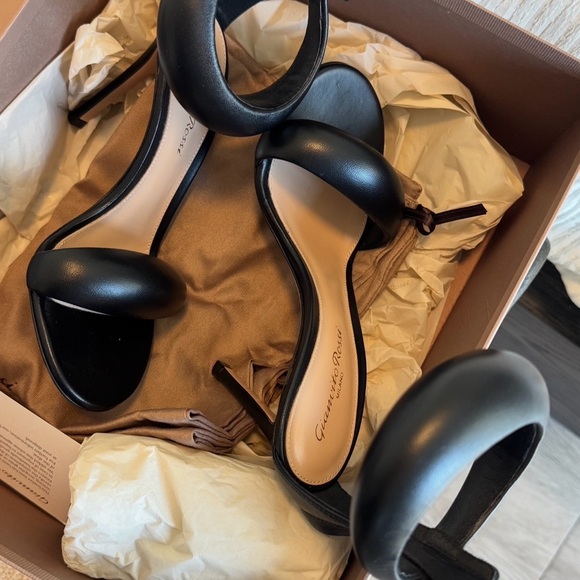New! Gianvito Rossi Black Strappy Heels - Picture 12 of 16